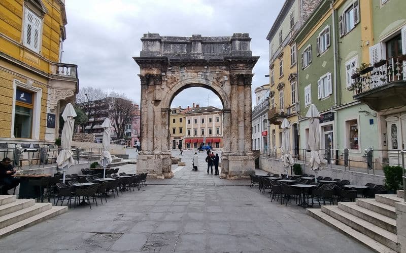 Arch of the Sergii Pula