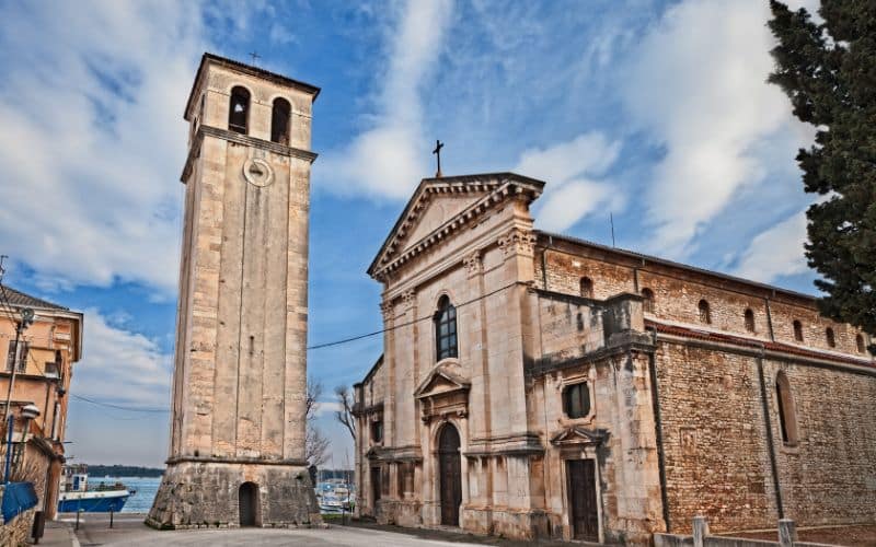 Visita la Cattedrale di Pola foto dal retro